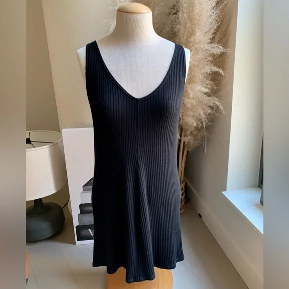 Reformation Jeans Ribbed Black V-Neck Mini Dress Size M Soft and Flattering - Picture 3 of 10